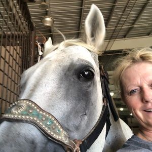 Meet your Posher, Kelly